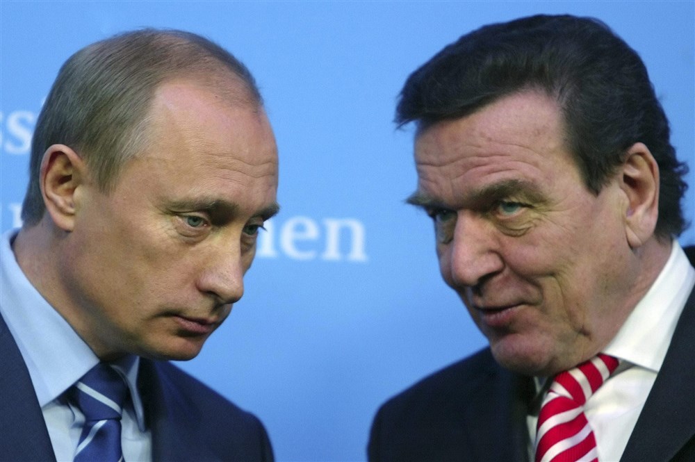 Poutine met Berlin &agrave; l&rsquo;&eacute;preuve en proposant Schr&ouml;der comme m&eacute;diateur controvers&eacute;