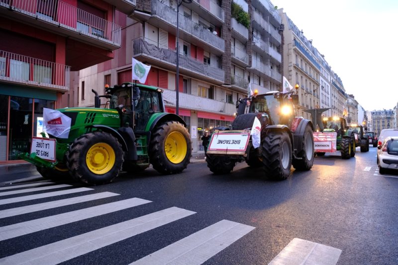 Les agriculteurs français redescendent dans la rue, sous le regard attentif de leurs voisins européens