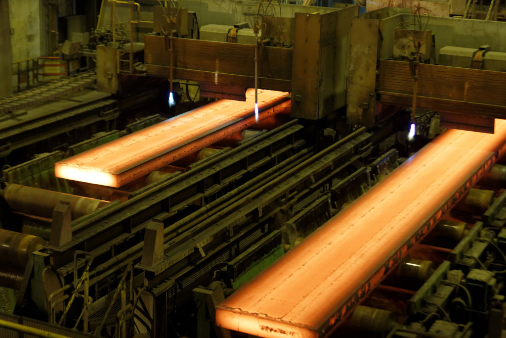 ArcelorMittal : les salariés manifestent à Paris contre les suppressions de postes