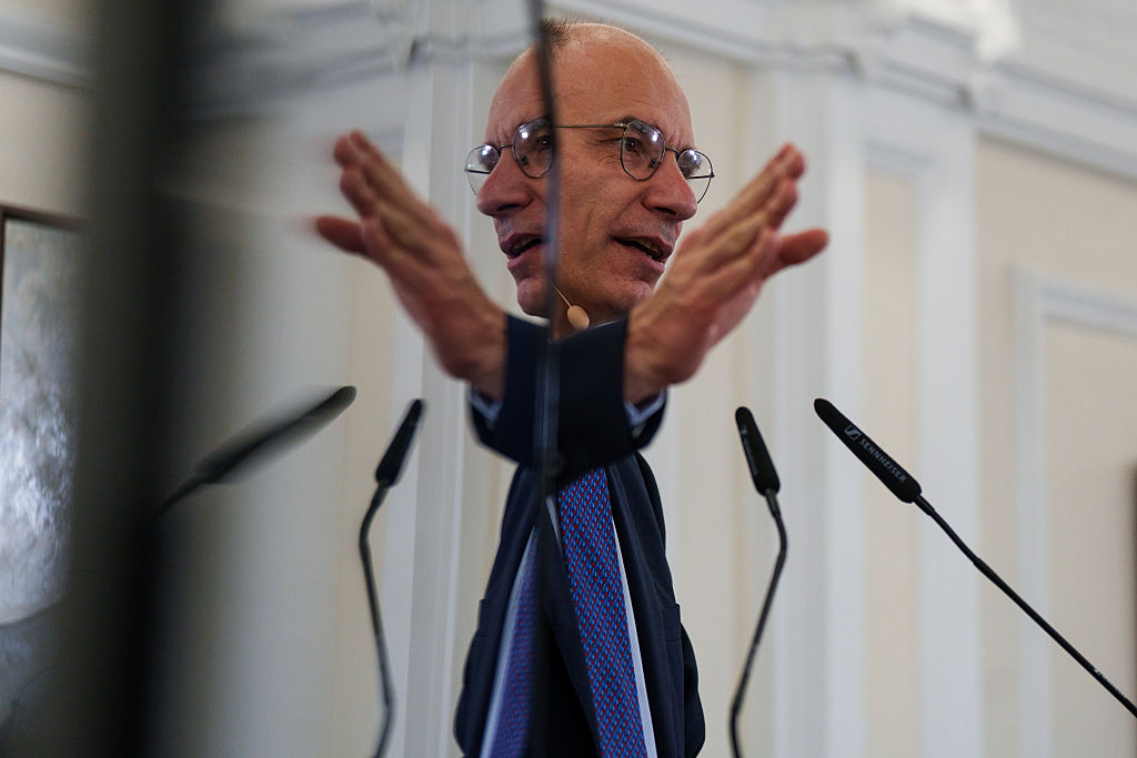 L&rsquo;UE doit faire face au &laquo; faux chantage &raquo; de Trump dans le contexte de la tourmente tarifaire am&eacute;ricaine, selon Enrico Letta