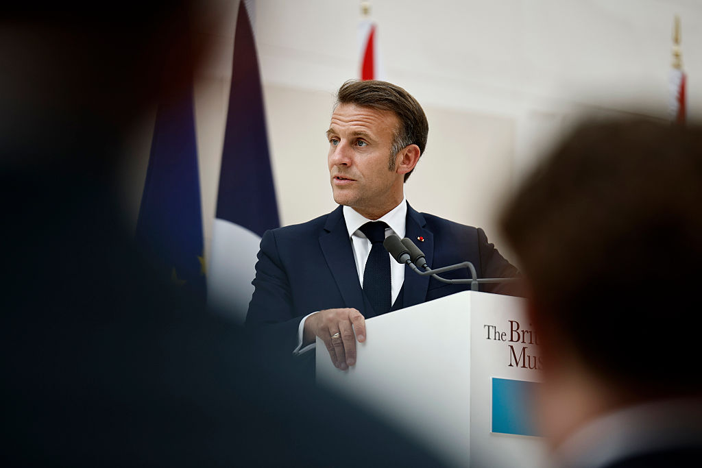 Emmanuel Macron d&eacute;voile une doctrine nucl&eacute;aire r&eacute;vis&eacute;e visant &agrave; impliquer les Europ&eacute;ens