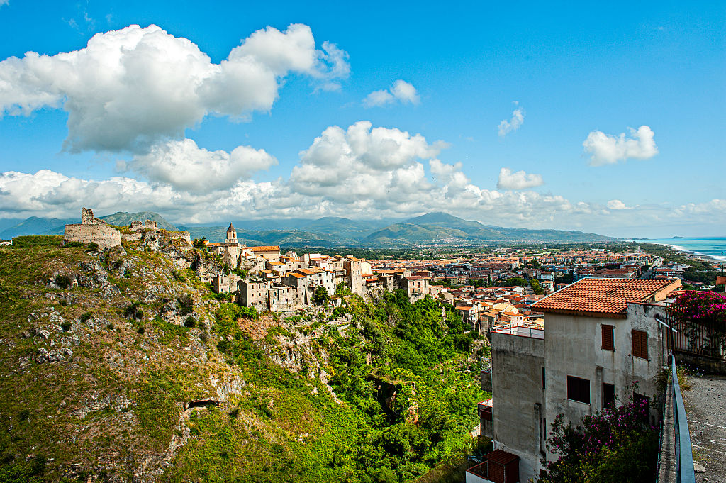 Sous la pression des &Eacute;tats-Unis, l&rsquo;Italie renonce &agrave; embaucher des m&eacute;decins cubains pour faire face &agrave; la p&eacute;nurie des professionnels de sant&eacute;