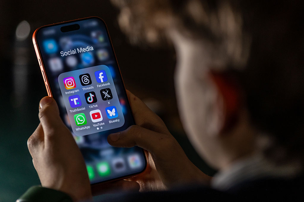 L&rsquo;autorit&eacute; de surveillance britannique met en garde les g&eacute;ants des r&eacute;seaux sociaux contre la mise en place de contr&ocirc;les d&rsquo;&acirc;ge