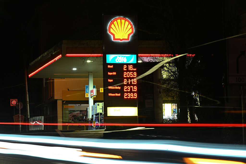 Comment les gouvernements européens tentent de contenir la hausse des prix de l&rsquo;essence