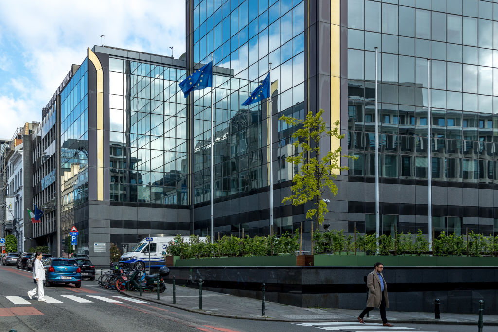 Le nouveau sh&eacute;rif europ&eacute;en de la lutte antifraude souhaite que les autorit&eacute;s de contr&ocirc;le de l&rsquo;UE op&egrave;rent en &laquo; meute &raquo;