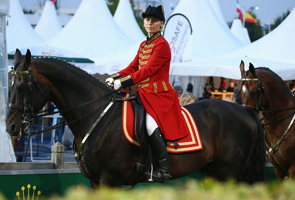 Von der Leyen rend hommage &agrave; la force &laquo; incroyable &raquo; des chevaux allemands